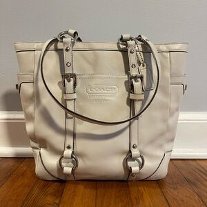 Beautiful Coach LeatherWare Shoulder Bag